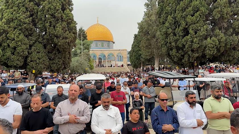 Iranpress: 55 K Palestinians attend Al-Aqsa Mosque Friday Prayers