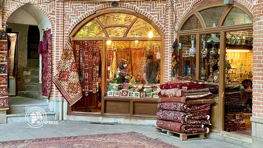 Iranpress: Art, craft combined in Iranian handwoven carpet