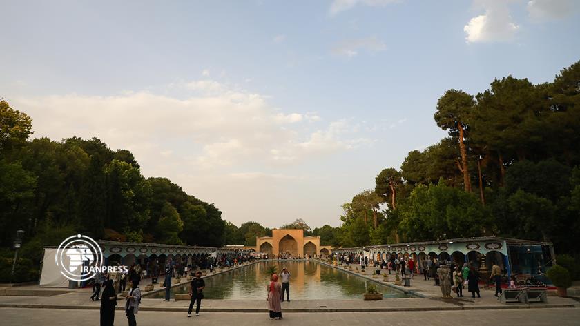 Iranpress: Chehel Sotoun Museum in Isfahan exhibition of Iranian art 