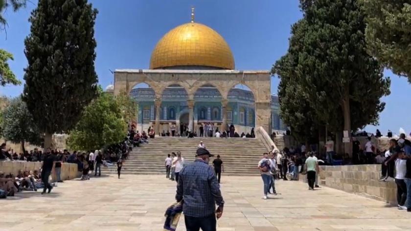 Iranpress: 50k Palestinians attend Al-Aqsa Mosque for Friday Prayers