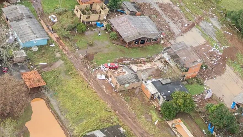 Iranpress: 11 killed, 20 missing after severe southern Brazil cyclone 
