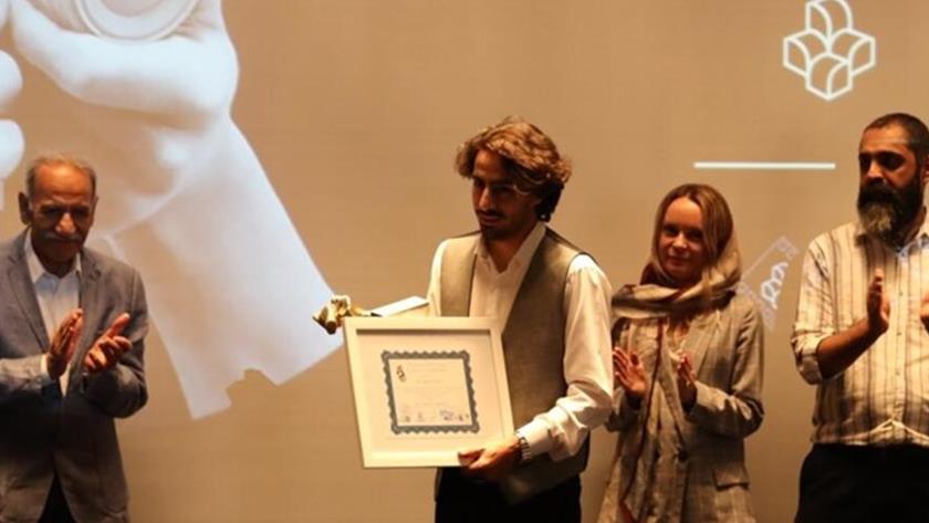 Iranpress: Iranian artist grabs top prize of 4th Int