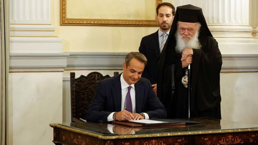 Iranpress: Mitsotakis sworn in as Greek PM, promises more jobs, 