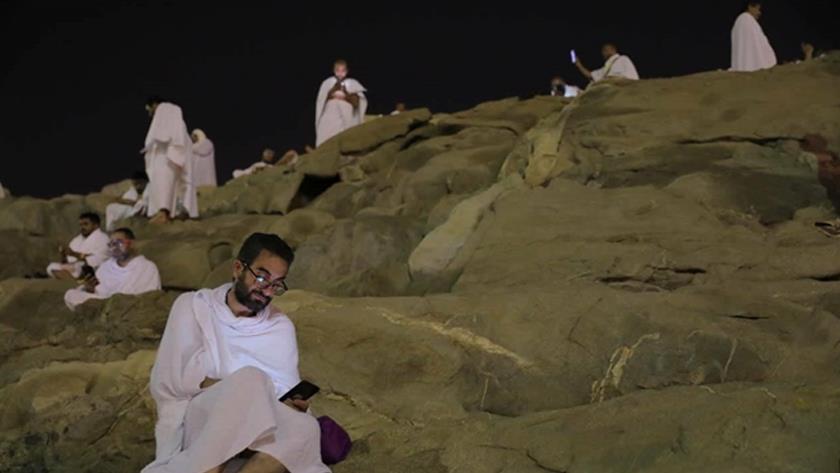 Iranpress: Iranian pilgrims spend night of Arafah during Hajj 