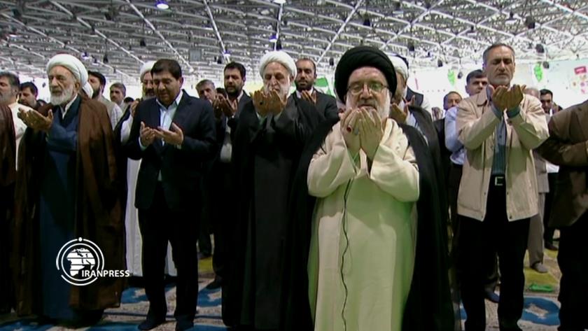 Iranpress:  Iranians perform Eid-e-Ghorban (Eid al-Adha) prayer