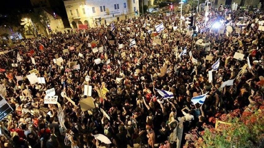 Iranpress: Massive protests against Netanyahu continue for 26th week