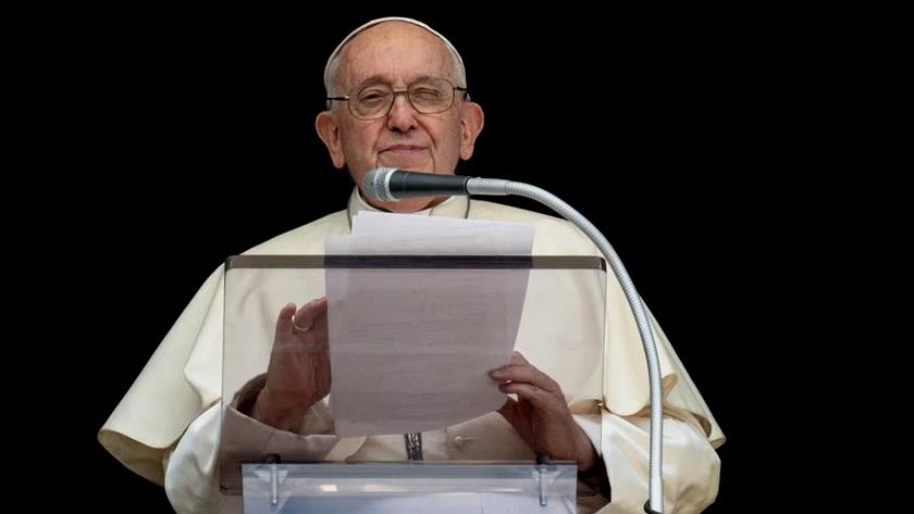 Iranpress: Pope Francis condemns burning of Holy Quran 