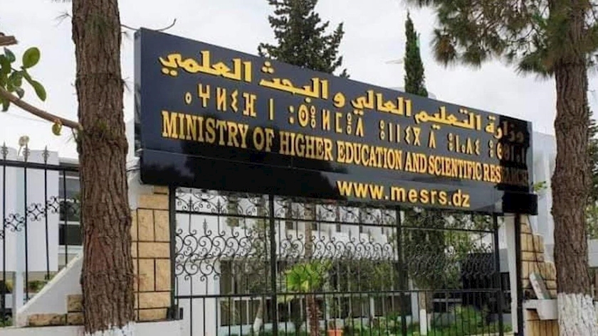 Iranpress: Algeria to replace French language with English at its universities