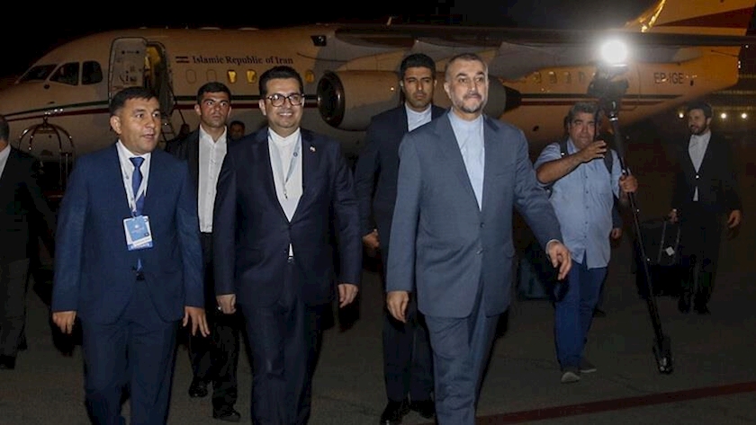 Iranpress: Iran FM arrives in Baku to take part in NAM summit