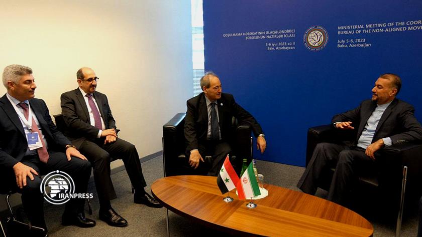 Iranpress: Iran, Syria FMs mull over bilateral ties in Baku
