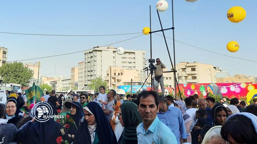 Iranpress: 10 km street celebration of Eid al-Ghadir underway in Tehran