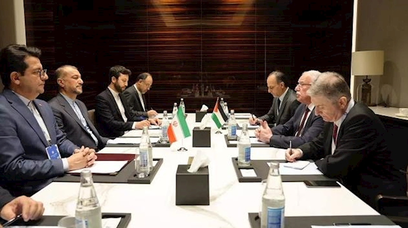 Iranpress: Foreign Minister meets with Palestinian Authority official in Baku
