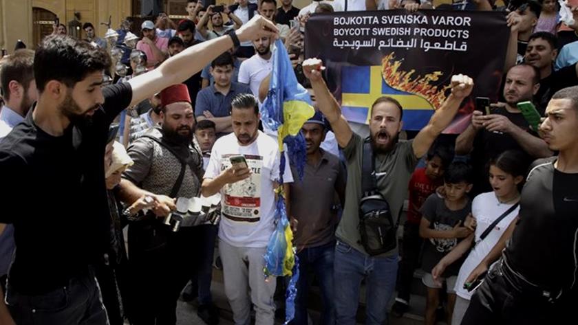 Iranpress: Lebanese worshipers set flag of Sweden in blaze