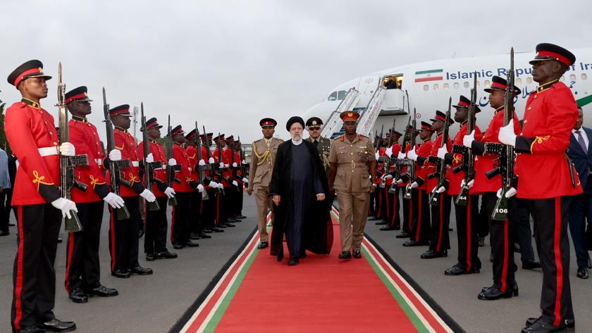 Iranpress: Iran President Raisi arrives in Nairobi