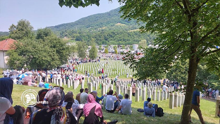 Iranpress: Over 3 k people commemorate Srebrenica genocide anniv. 