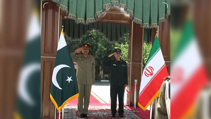 Iranpress: Iran, Pakistan urge expansion of military ties