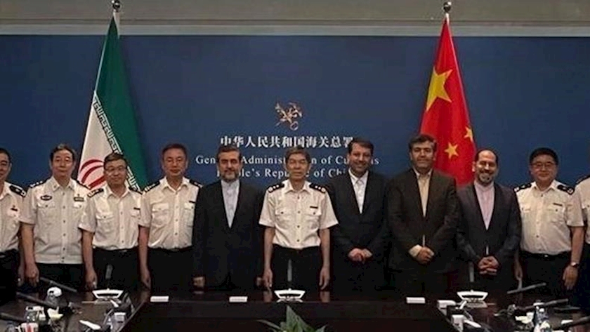 Iranpress: Iran, China officials follow up customs agreements