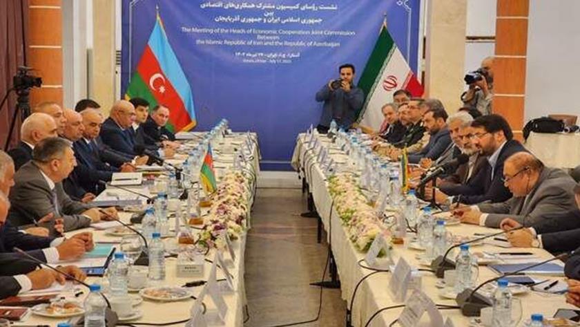 Iranpress: Iran-Azerbaijan economic commission begins work