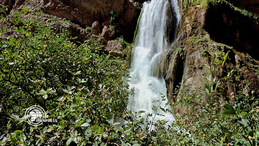 Iranpress: Absefid waterfall in Iran