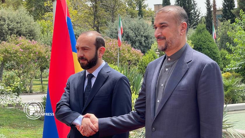 Iranpress: Iranian FM officially receives his Armenian counterpart