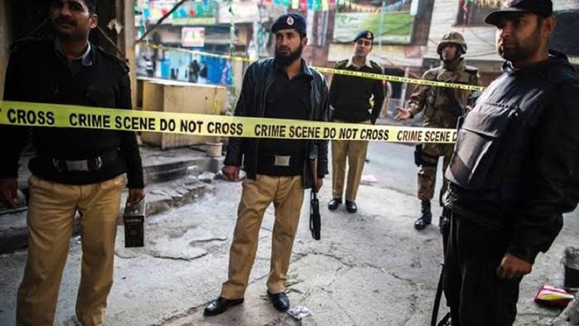 Iranpress: Pakistani police officer killed in suicide bombing in northwestern province