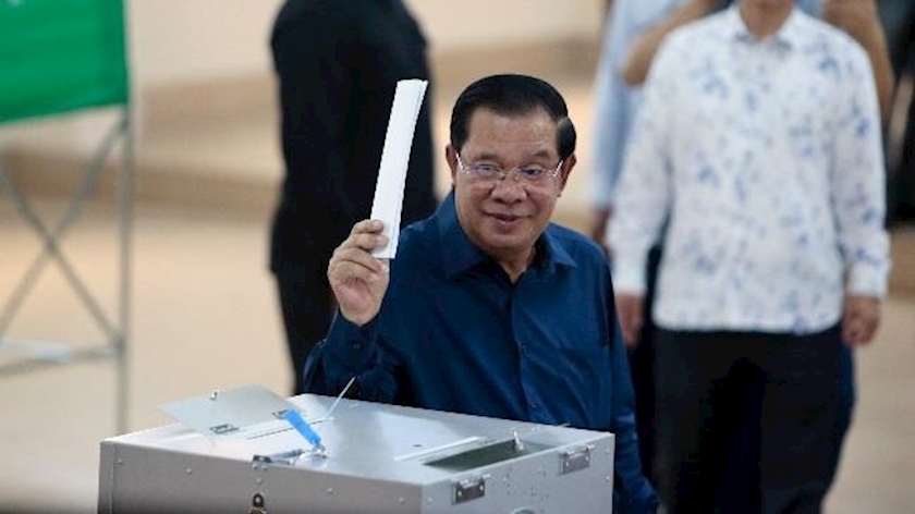 Iranpress: Cambodian PM to retire, transfer power to Hun Manet in new gov
