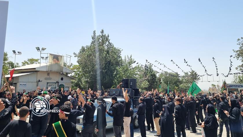 Iranpress: People observe Ashura noon prayer across Iran