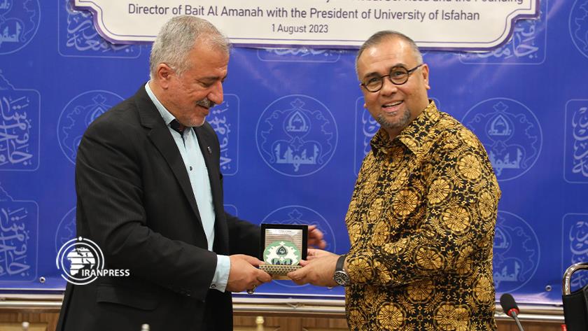 Iranpress: Iran, Malaysia to boost academic cooperation