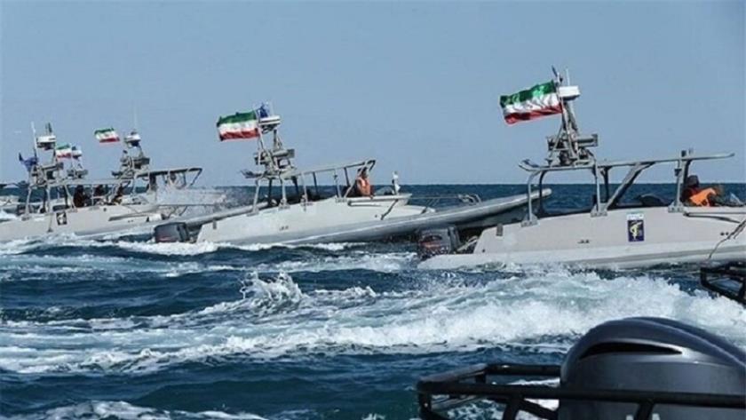 Iranpress: IRGC Navy conducts a military drill in Persian Gulf