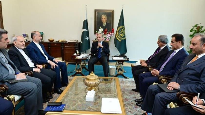 Iranpress: Pakistan PM invites Raisi to visit Pakistan