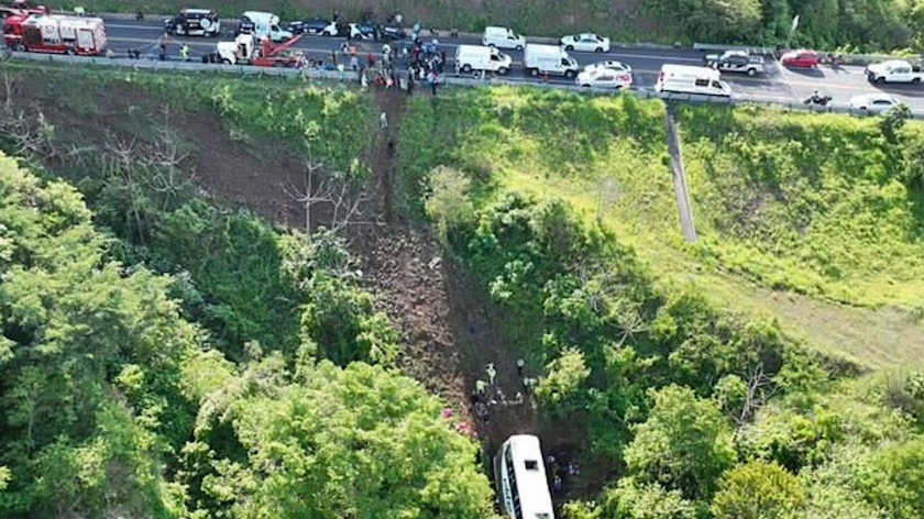 Iranpress: At least 18 dead, 23 injured in Mexican bus crash
