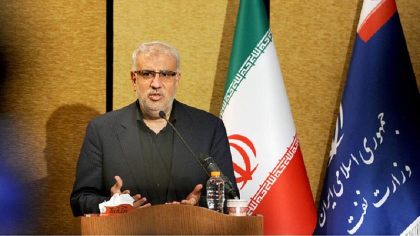 Iranpress: Petroleum Minister highlights significance of Iran oil Industry 