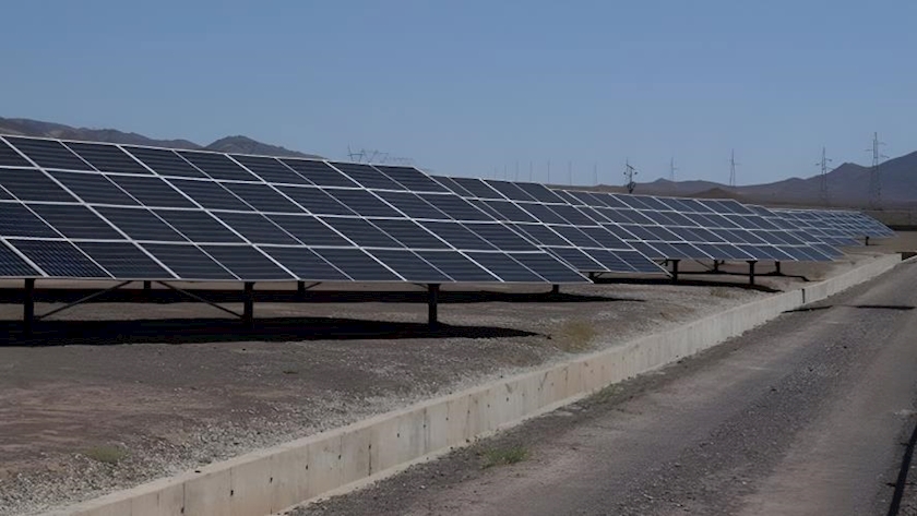 Iranpress: Iran inaugurates new 10-MW solar power plant