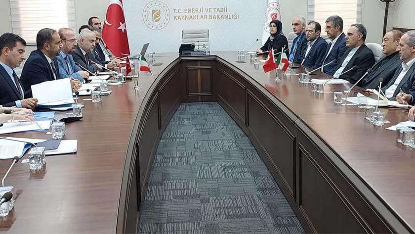 Iranpress: Iran, Türkiye seek to boost commercial, financial cooperation