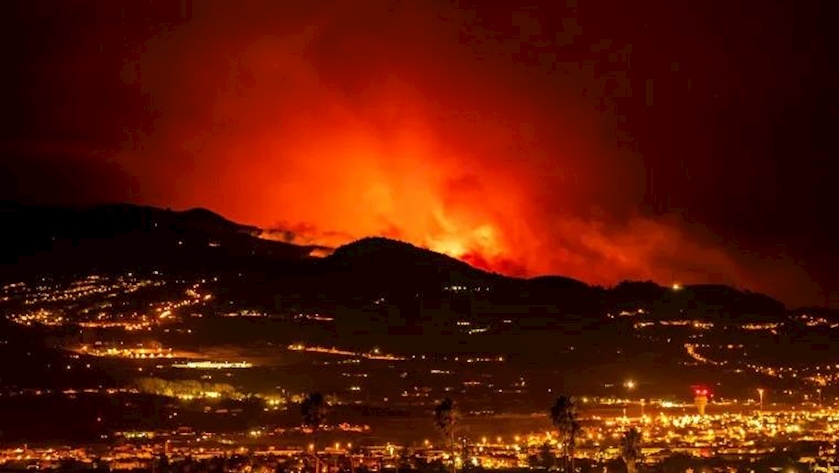 Iranpress: Thousands evacuated as fires rage in Spain’s Canary Islands