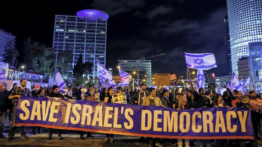 Iranpress: Protesters rush to streets Against Netanyahu
