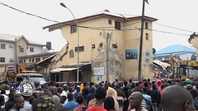 Iranpress: Dozen of people feared die as building collapses in Nigeria
