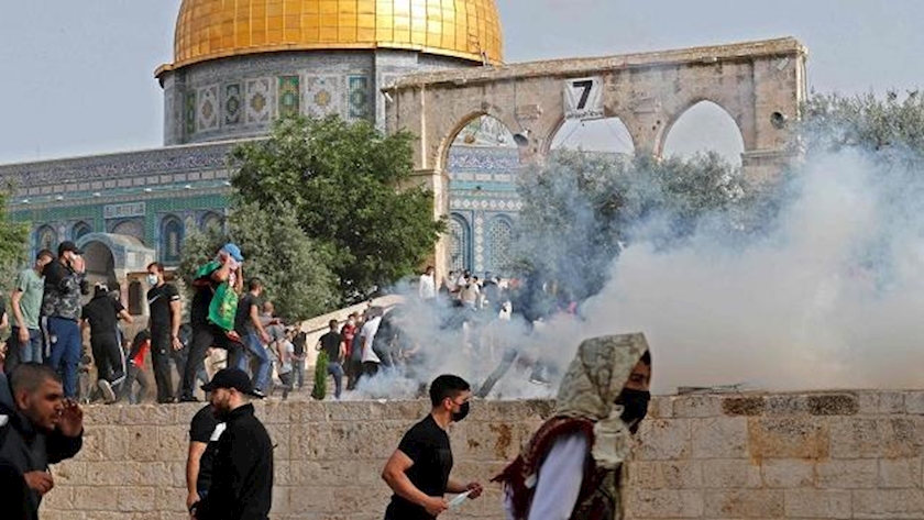 Iranpress: Israeli occupation police attack Palestinians at Al-Aqsa Mosque