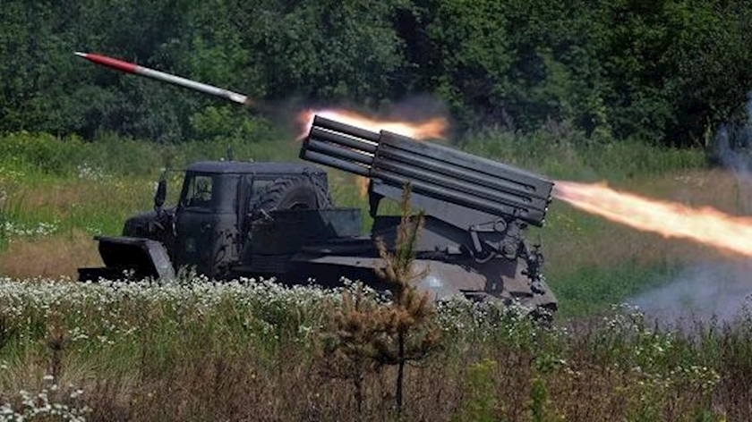 Iranpress: Intense fighting underway in Northern Donetsk suburbs
