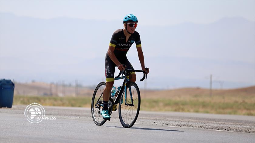 Iranpress: The 36th Iran-Azerbaijan international cycling tour underway in Tabriz