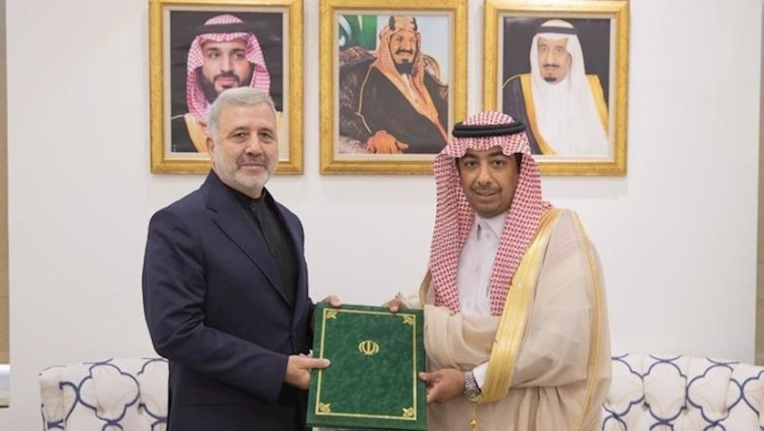 Iranpress: Iranian ambassador presents copy of his credentials in Riyadh