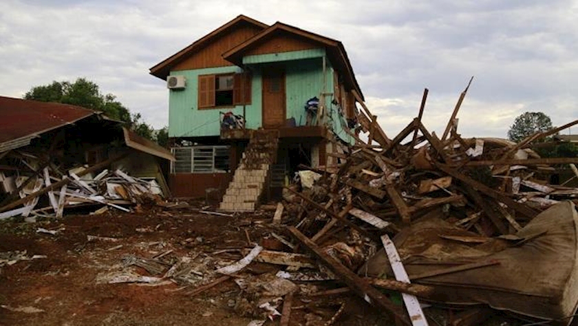 Iranpress: Almost 50 people missing after deadly Brazil cyclone