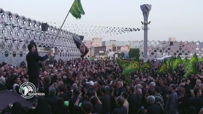 Iranpress: Tehran; people mourn Imam Reza