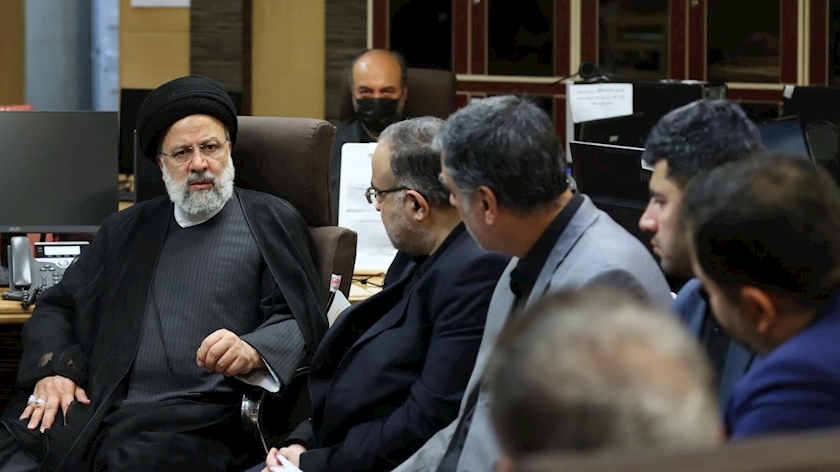 Iranpress: Raisi urges officials to take lead in fight against corruption