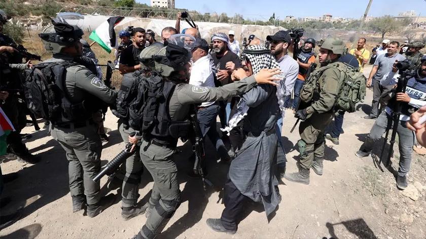 Iranpress: Zionist military forces storm Nablus in West Bank