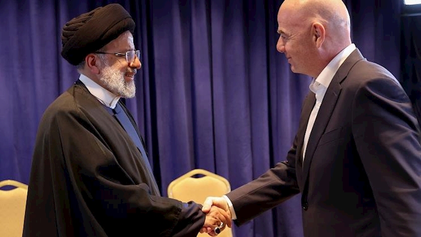 Iranpress: President Raisi meets FIFA head