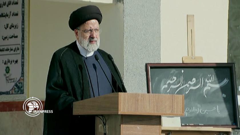 Iranpress: President Raisi inaugurates Iranian new education year