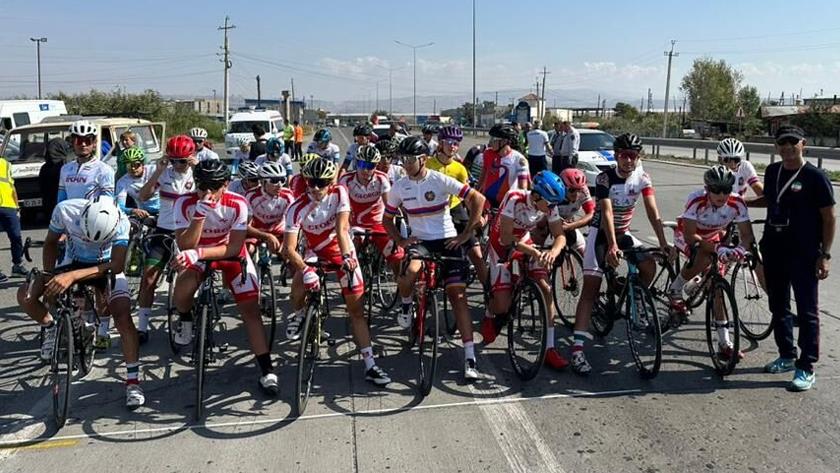 Iranpress: Iranian cyclist wins gold in Armenia Int