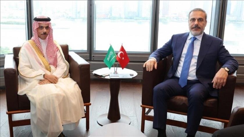 Iranpress: Türkiye, Saudi Arabia FMs discuss expansion of bilateral relations