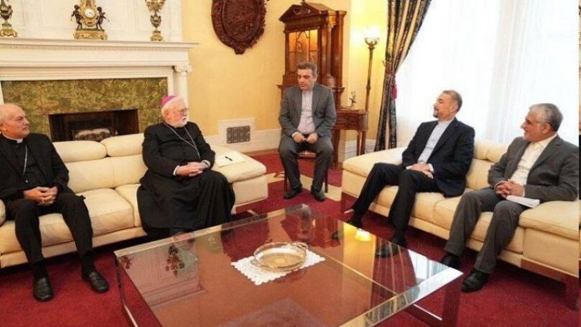 Iranpress: Iran, Vatikan FMs meet in New York